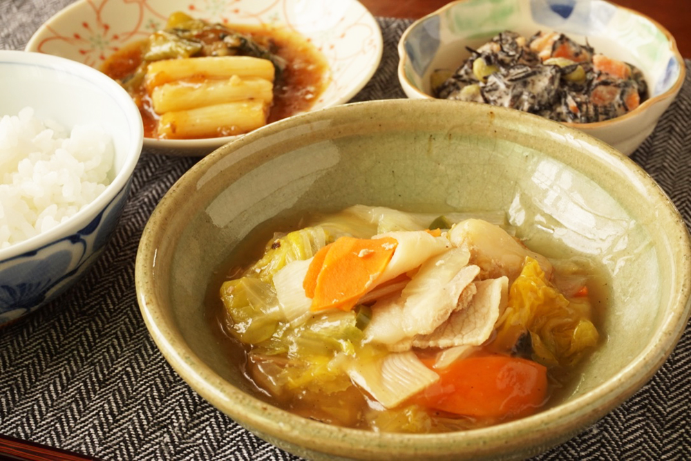 筍入り八宝菜、青梗菜と長ネギの麻婆風、ひじきサラダ