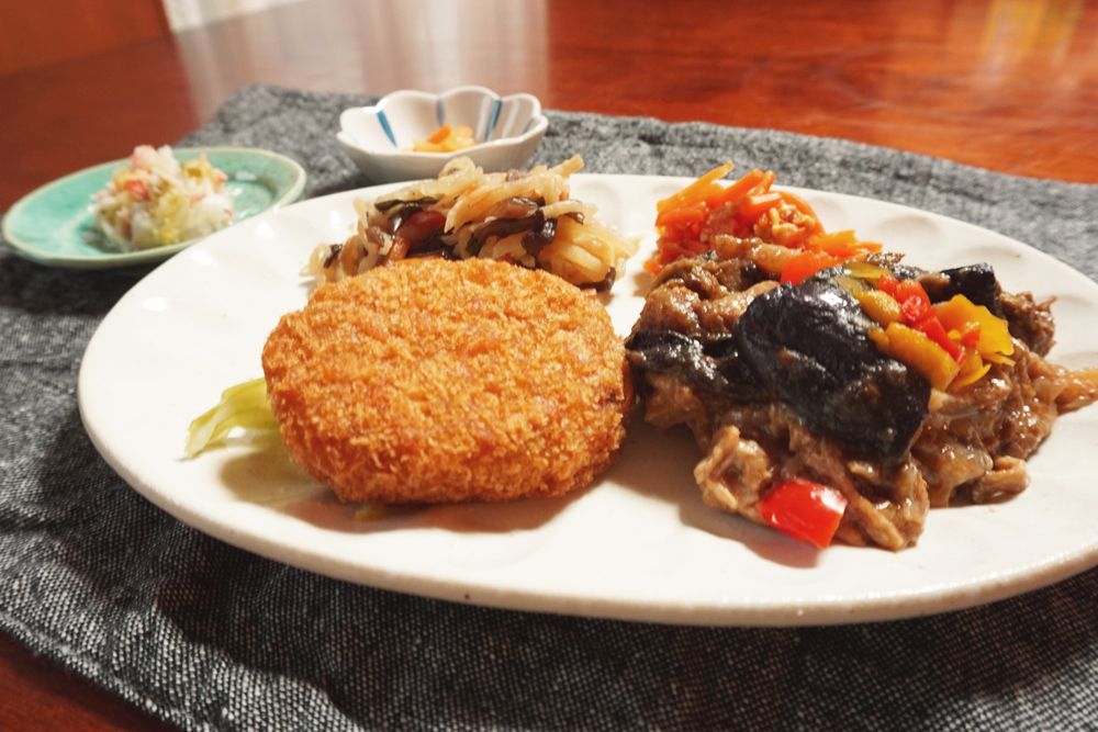 豚肉となすの味噌炒め盛り付け